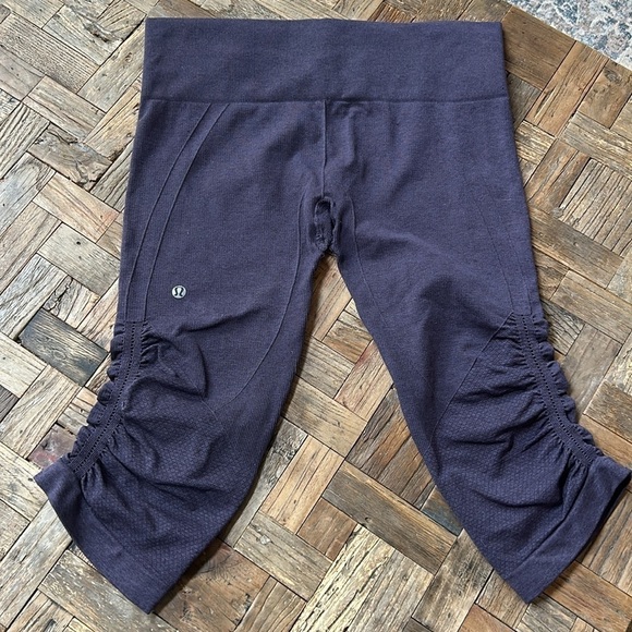 Lululemon In The Flow Plum Purple Seamless Cropped Leggings Size 8 - Picture 5 of 8